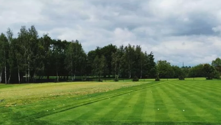 Общественные активисты создали зеленую зону с гольф-центром на месте свалки в Конча-Заспе под Киевом