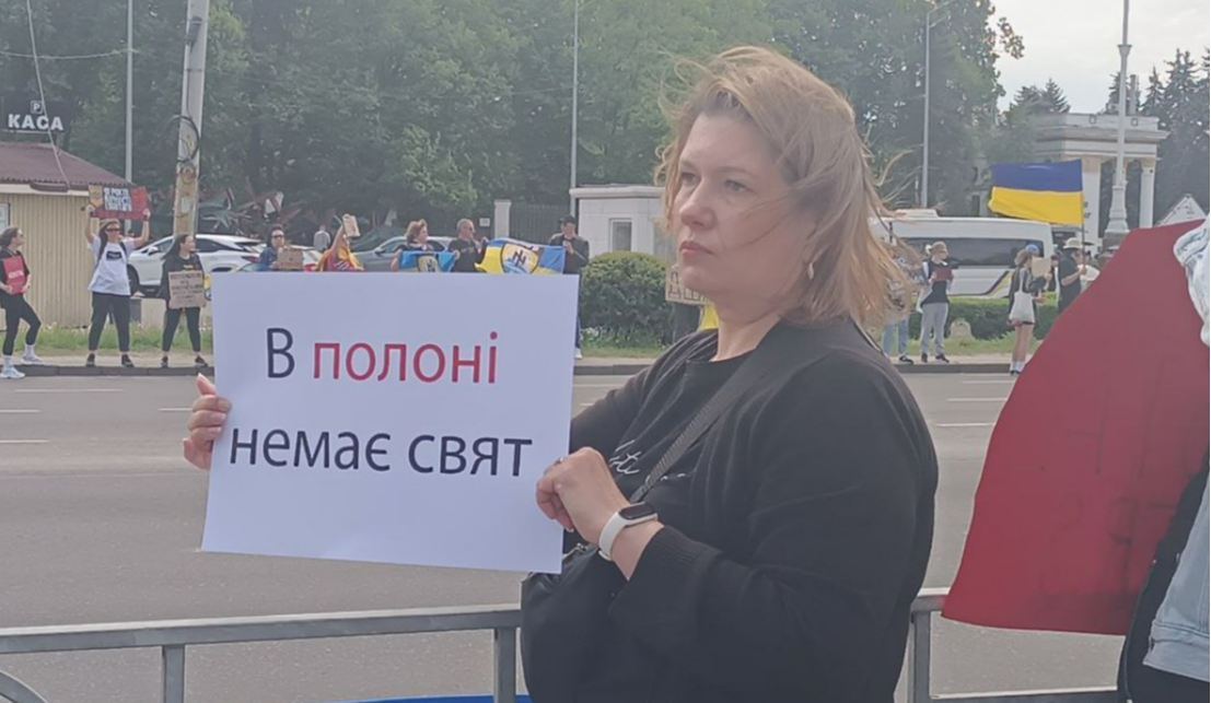 У Києві 5 травня біля ВДНГ відбулася акція на підтримку військовополонених: фото