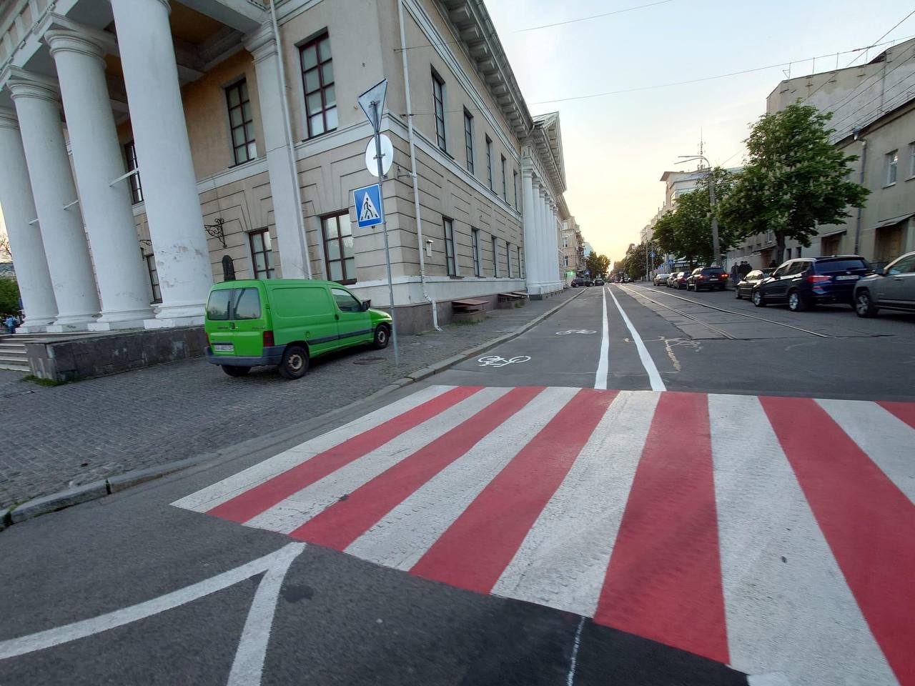 На Подолі змінили організацію дорожнього руху та влаштували велосипедні смуги: фото