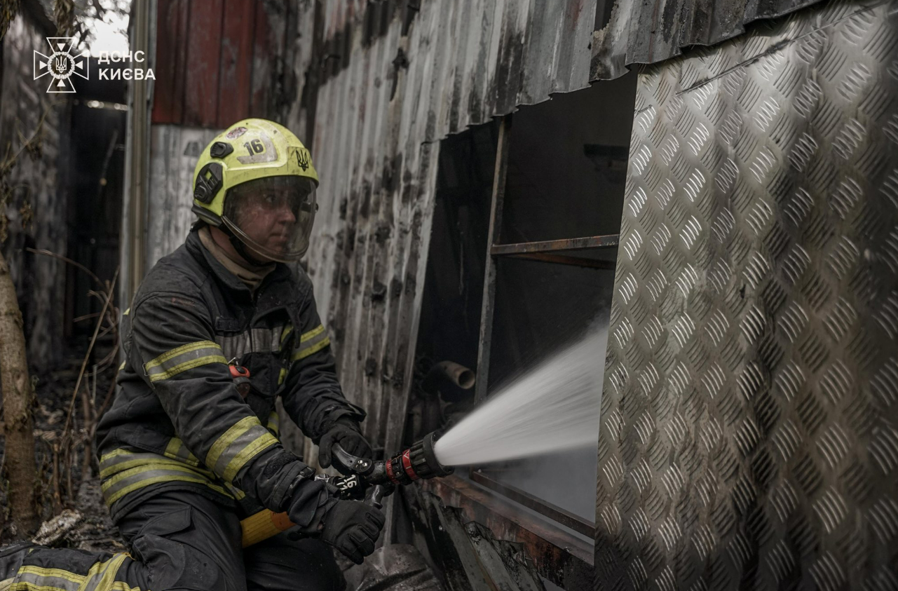 Пожежа у Гідропарку 4 травня: що горіло (ФОТО)