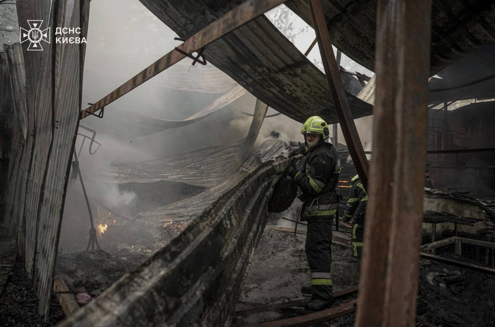 Пожежа у Гідропарку 4 травня: що горіло (ФОТО)