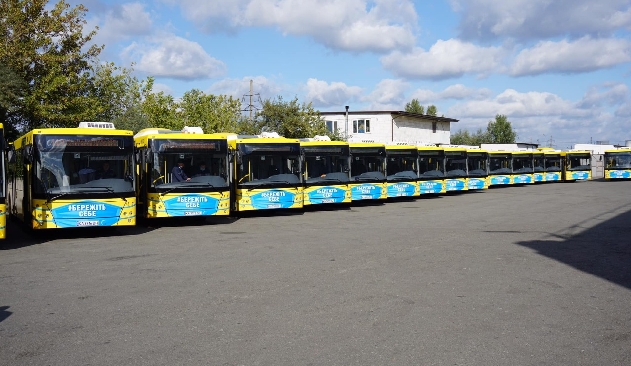 6 травня 2025 року автобуси № 46 і 112 змінять маршрути через продуктові ярмарки у Києві: схеми руху