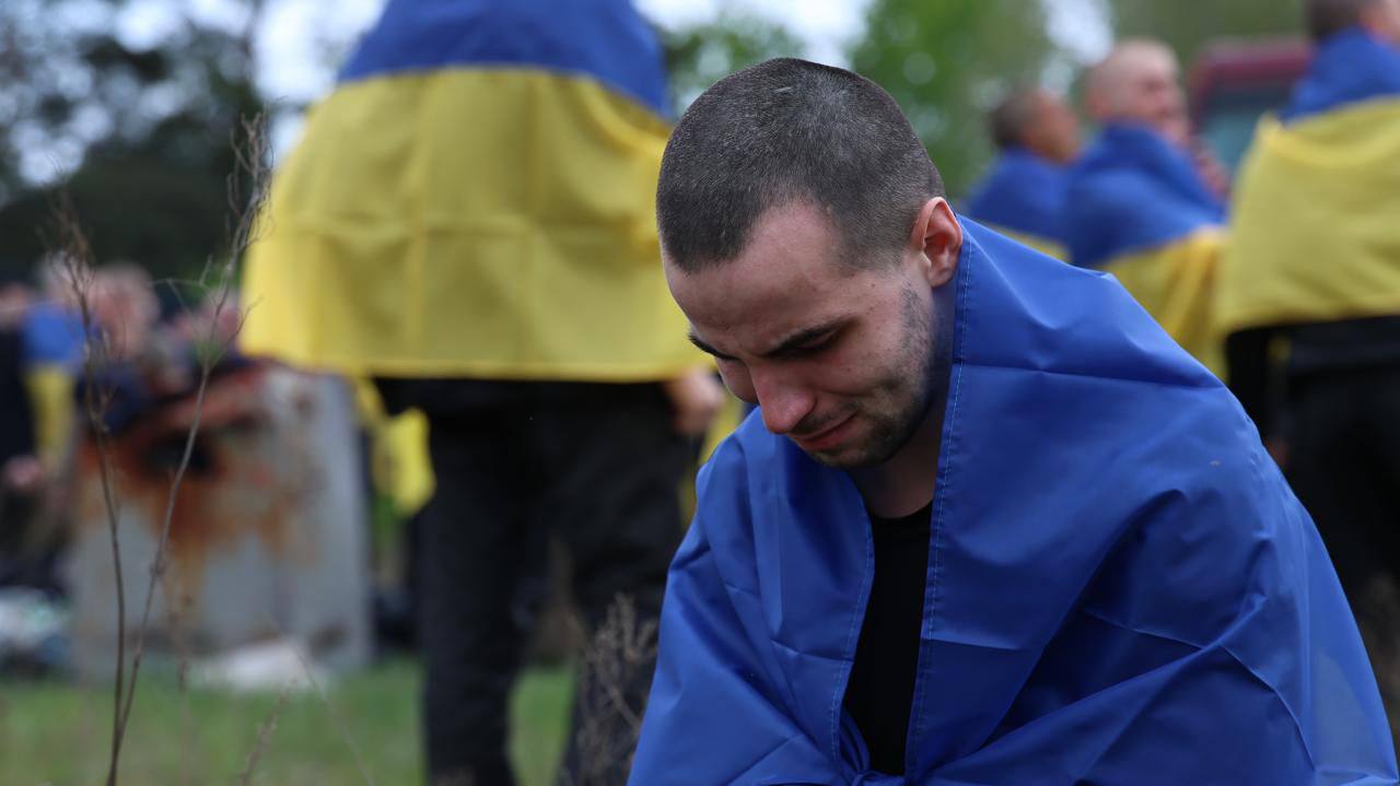 Ще 205 українських захисників вдалося повернути з російського полону: фото