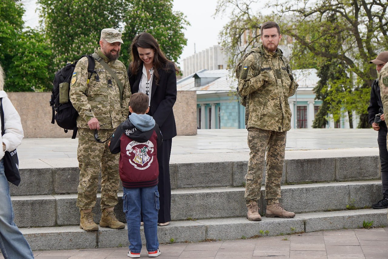 Біля Арки Свободи українського народу у Києві відкрили памʼятний знак "ПІХОТА": фото