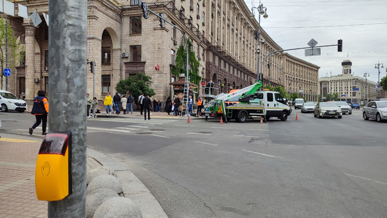 7 травня на перехресті Хрещатика і Прорізної у Києві вимкнуть світлофори — рух регулюватимуть патрульні
