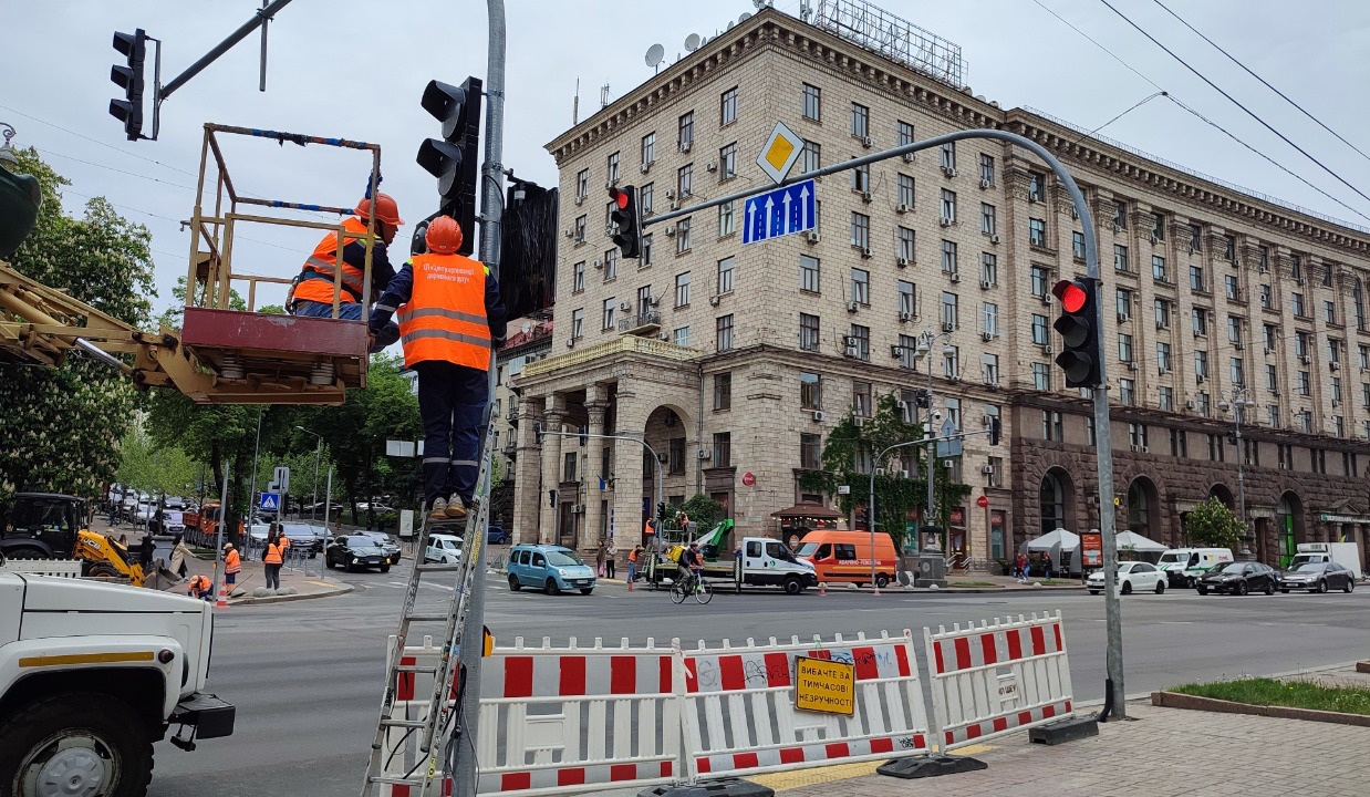 7 травня на перехресті Хрещатика і Прорізної у Києві вимкнуть світлофори — рух регулюватимуть патрульні