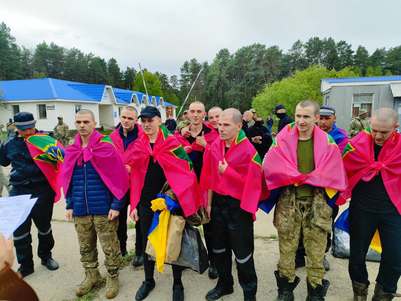 Ще 205 українських захисників вдалося повернути з російського полону: фото