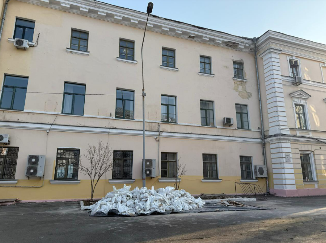 У Києві розбирають корпус-пам'ятку Києво-Могилянської академії: фото