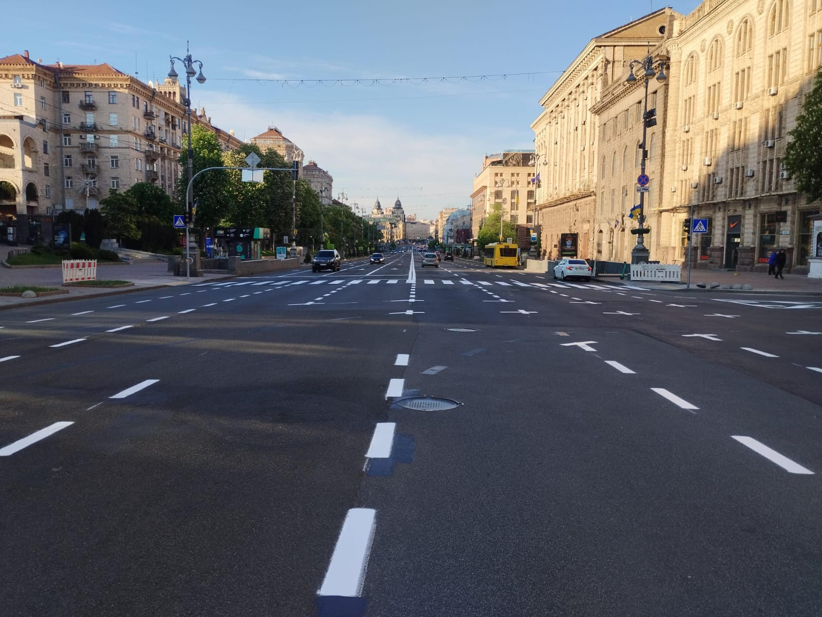 У центрі Києва облаштували новий наземний регульований пішохідний перехід: фото