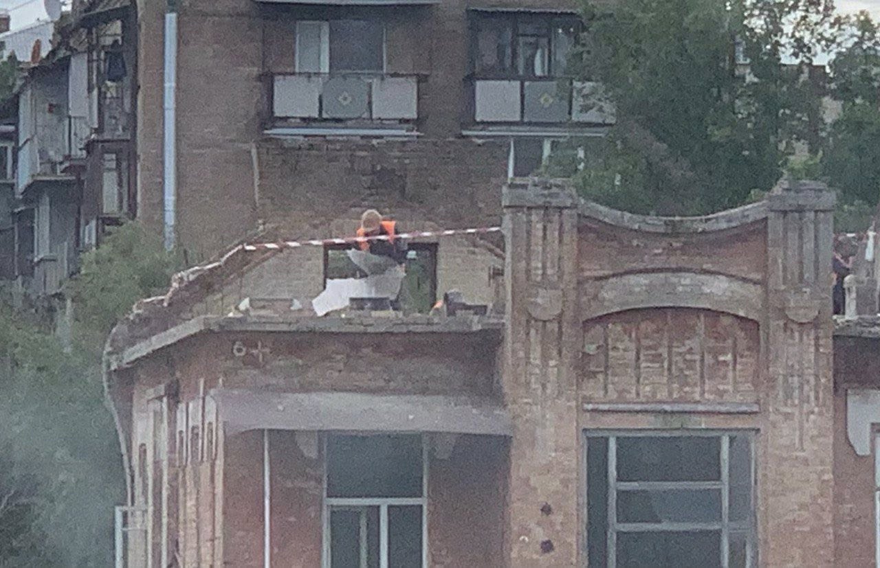 На Лук'янівці у Києві розбирають історичну будівлю трамвайно-тролейбусного управління: фото