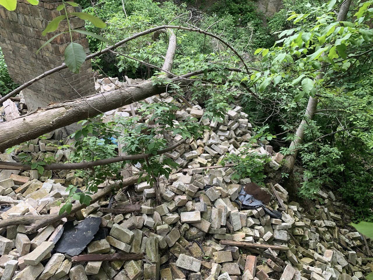 На Вознесенському узвозі у Києві розбирають історичну садибу: фото
