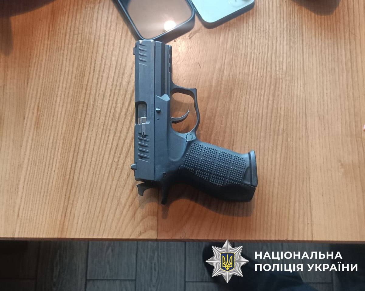 Стріляли з авто у Дарницькому районі Києва: правоохоронці затримали порушників