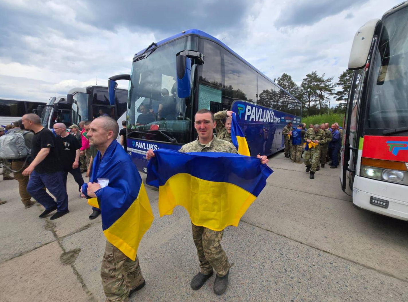Другий день великого обміну 1000 на 1000: З російського полону визволили 307 українців