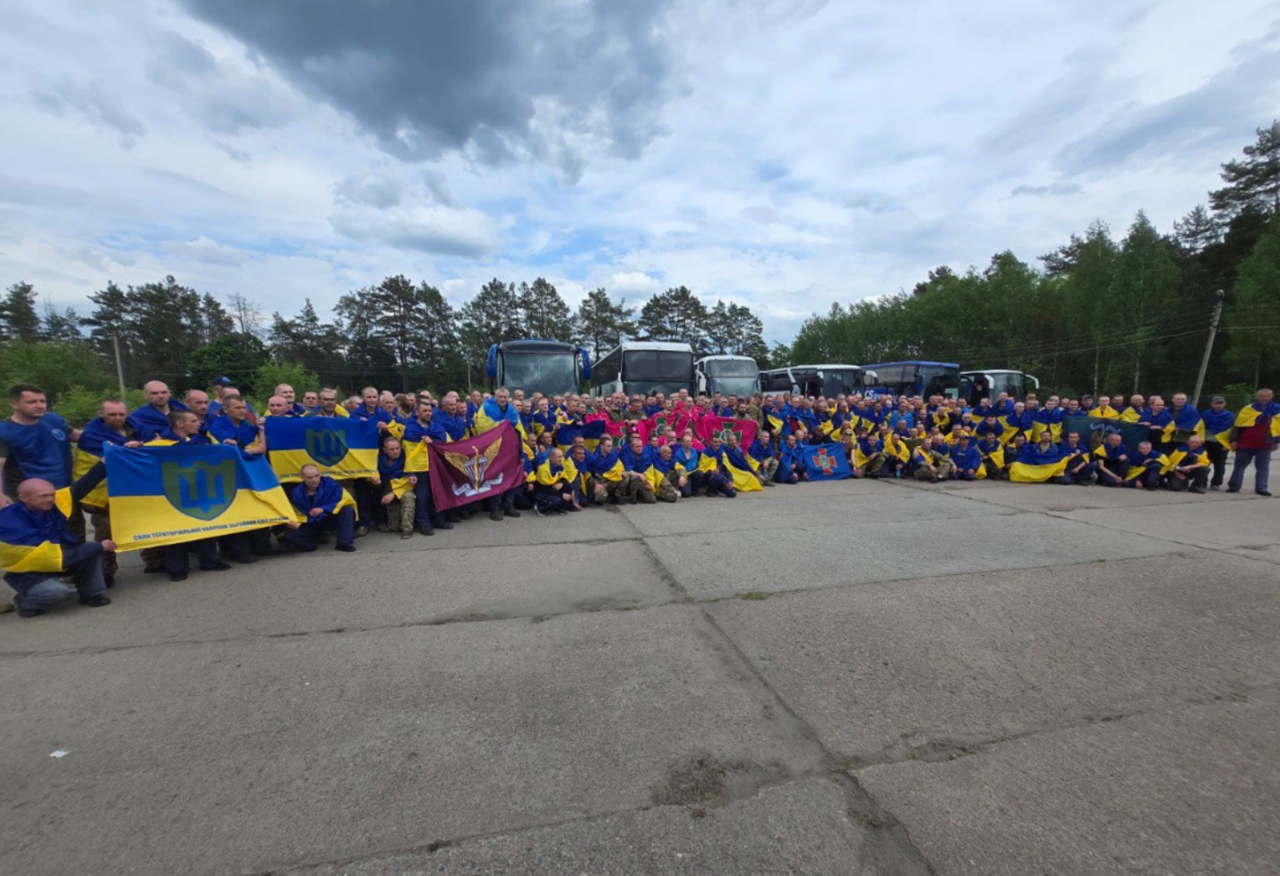 Другий день великого обміну 1000 на 1000: З російського полону визволили 307 українців