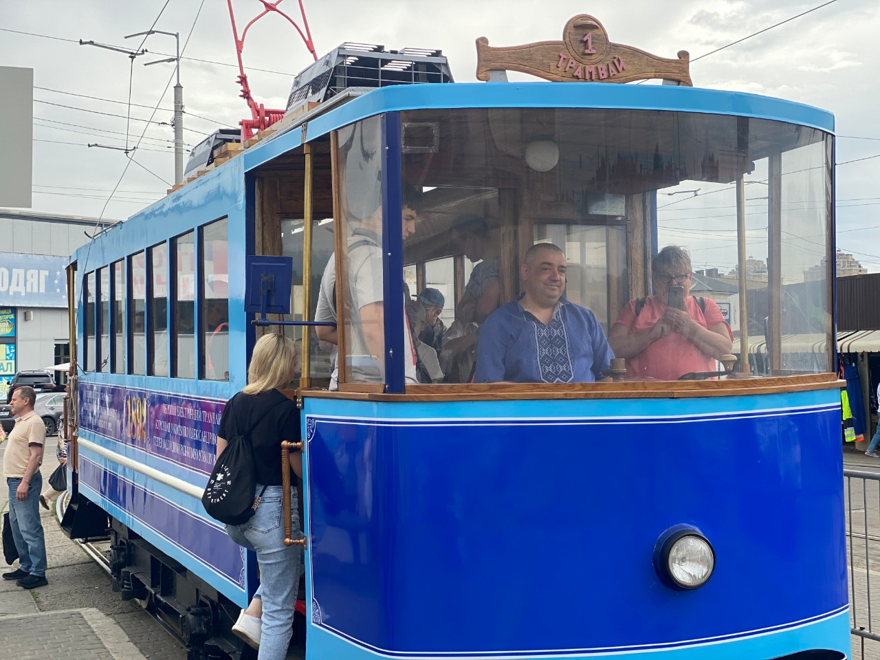 У Києві запустили екскурсійну поїздку на ретро-трамваї: фото