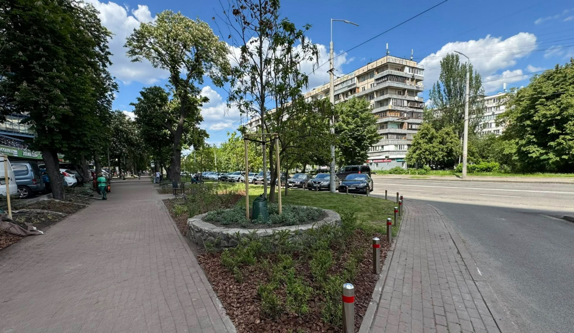 У Києві з'явився новий мінісквер біля ЖК Паркове місто: фото