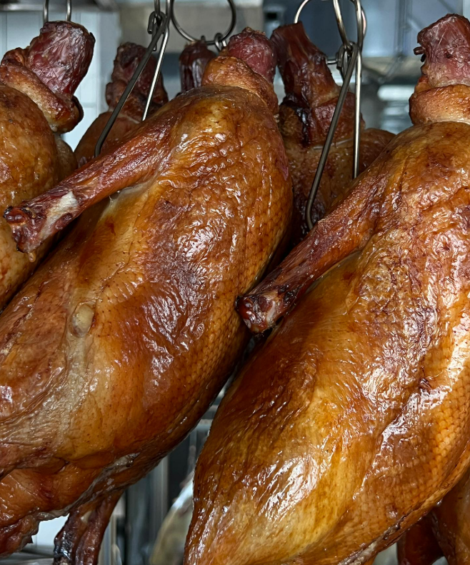 Де у Києві поїсти качку по-пекінськи: ресторан Duck, Please