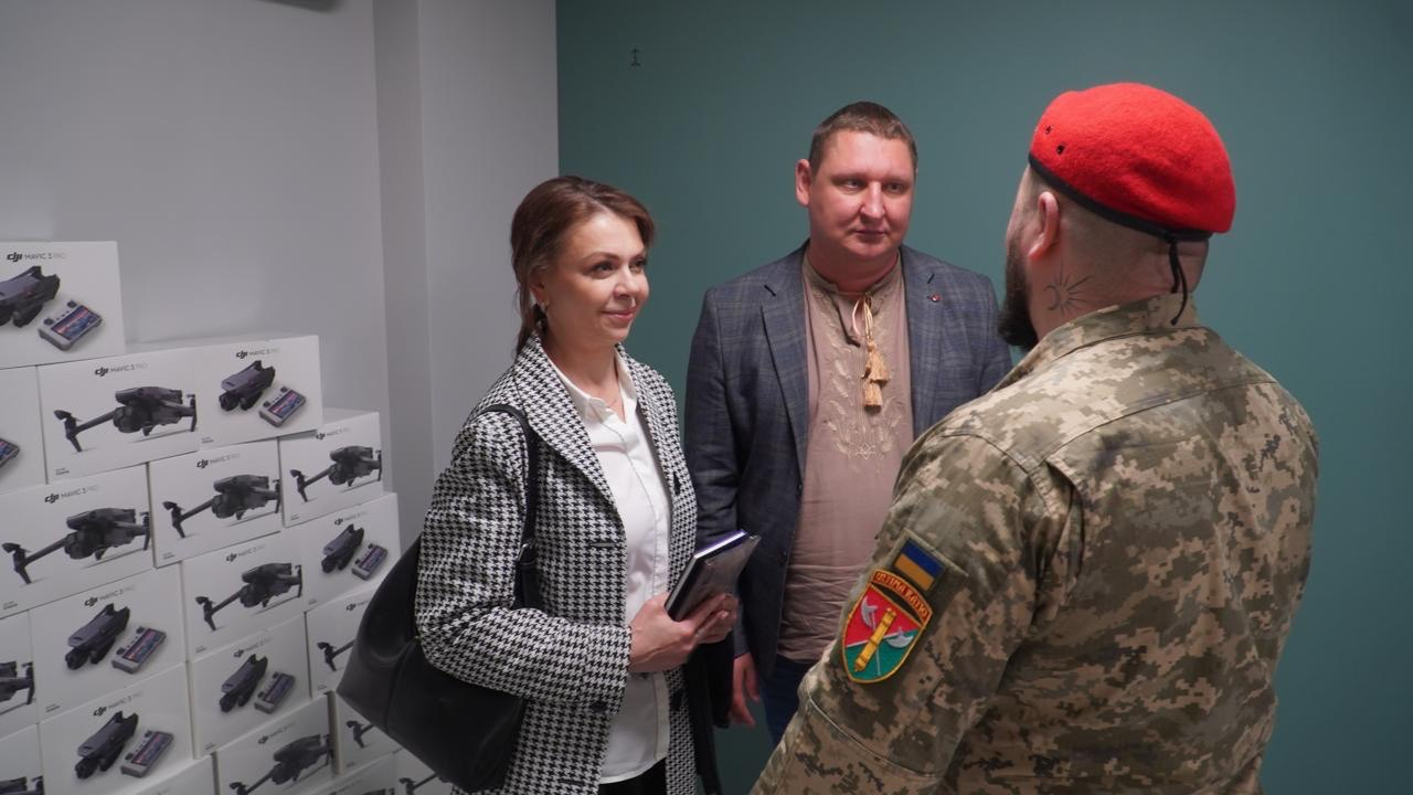 Компанія АТБ поповнила арсенал українських розвідників та артилеристів сучасними дронами Mavic3 Pro