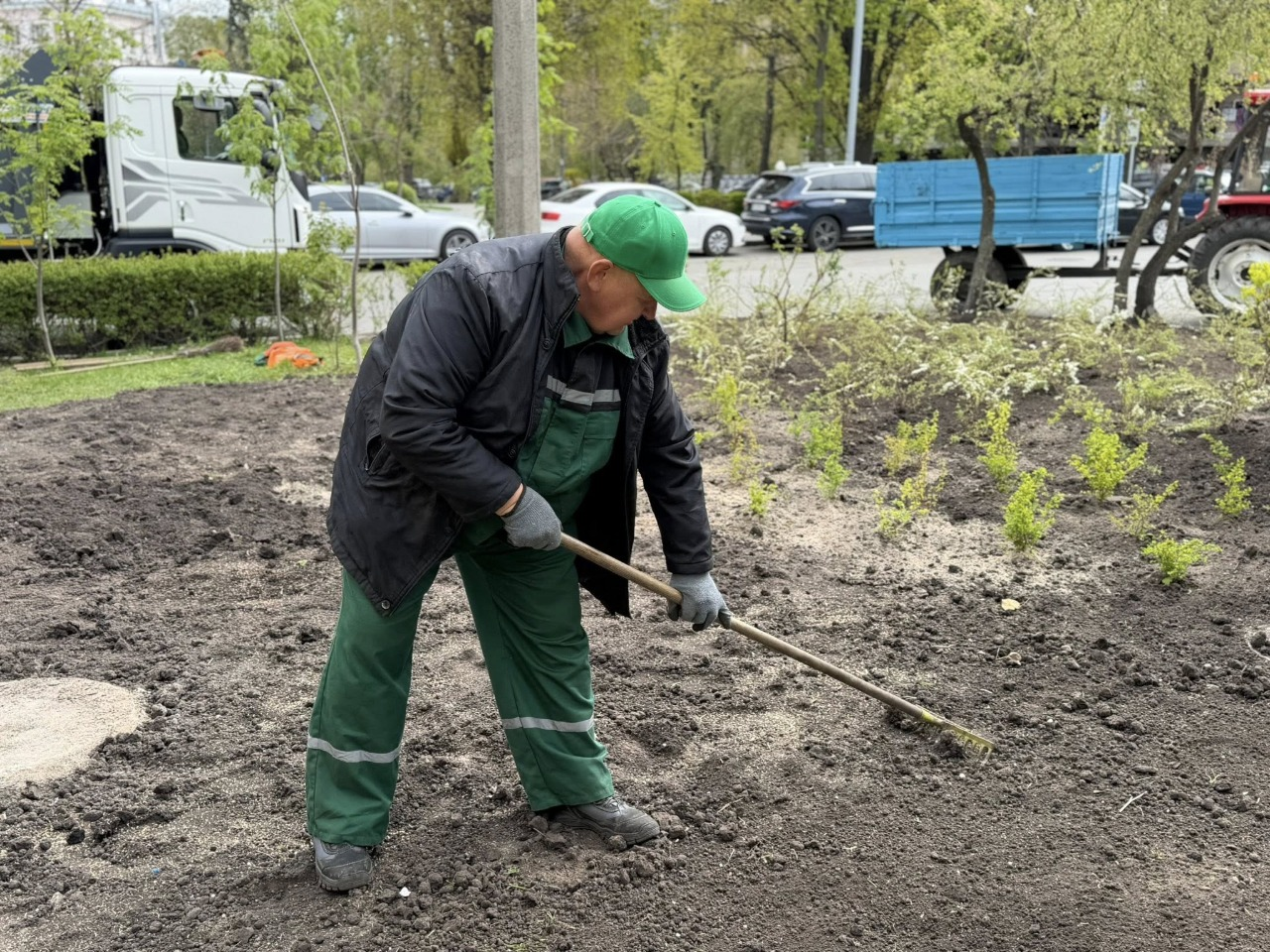 Неподалік Львівської площі у Києві облаштували зелену зону: фото