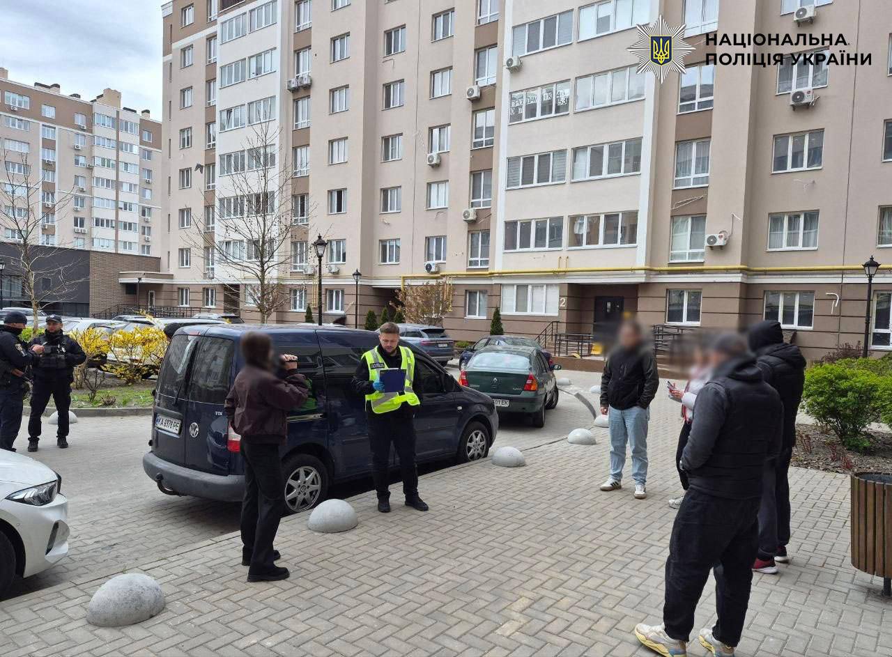 Правоохоронці розшукують водія, який влаштував стрілянину у Святошинському районі Києва