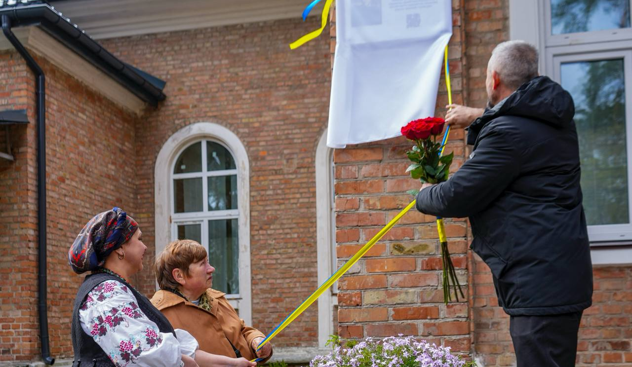 У Бучі відкрили меморіальну дошку художниці Любові Панченко: фото