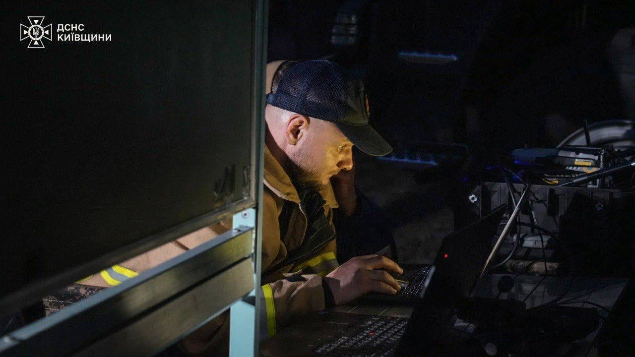 Триває ліквідація лісової пожежі у Зоні відчуження на Київщині: фото та подробиці