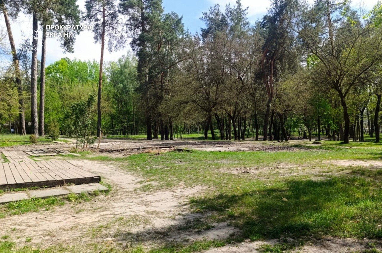 В парку Партизанської слави у Києві знесли незаконне кафе та альтанки — прокуратура