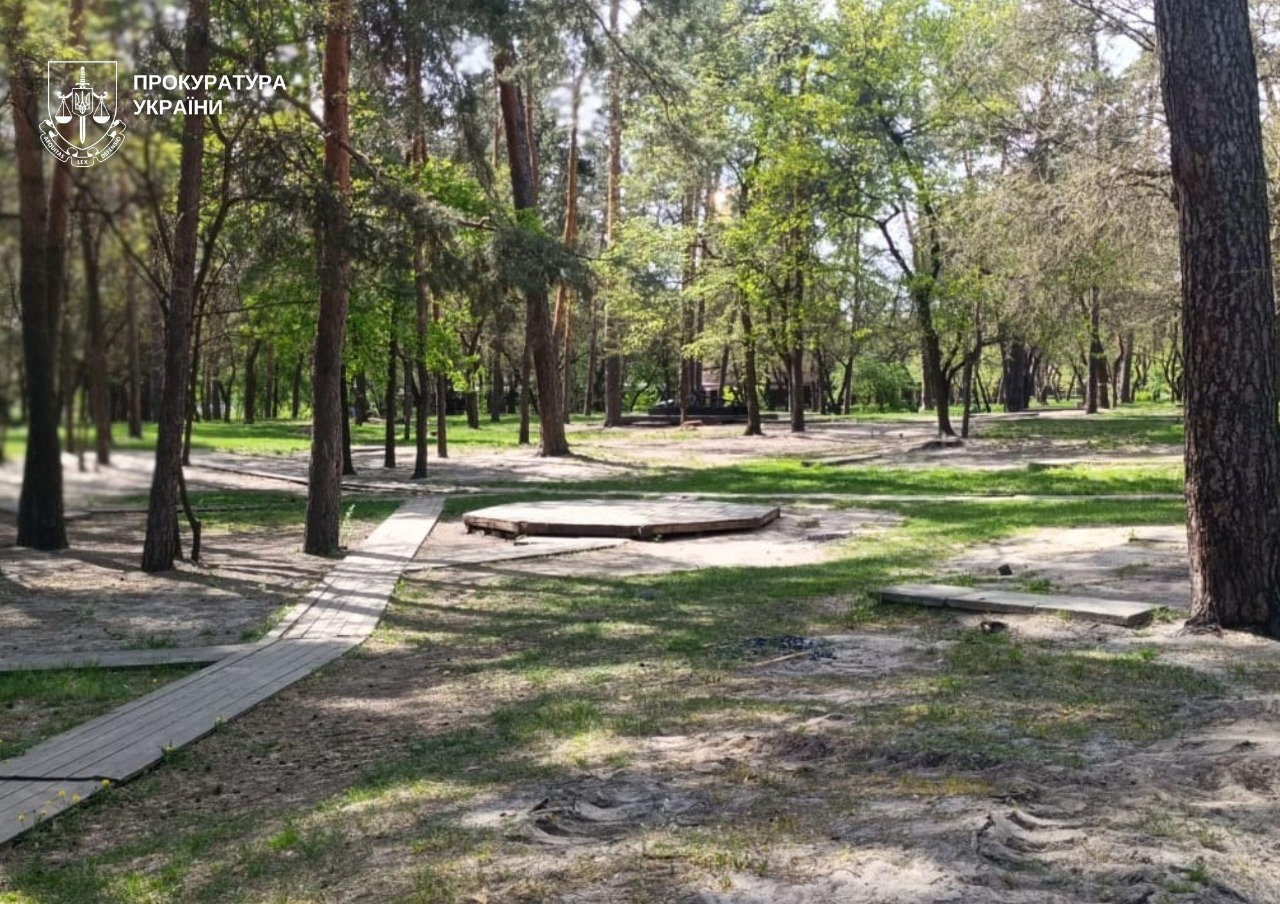 В парку Партизанської слави у Києві знесли незаконне кафе та альтанки — прокуратура
