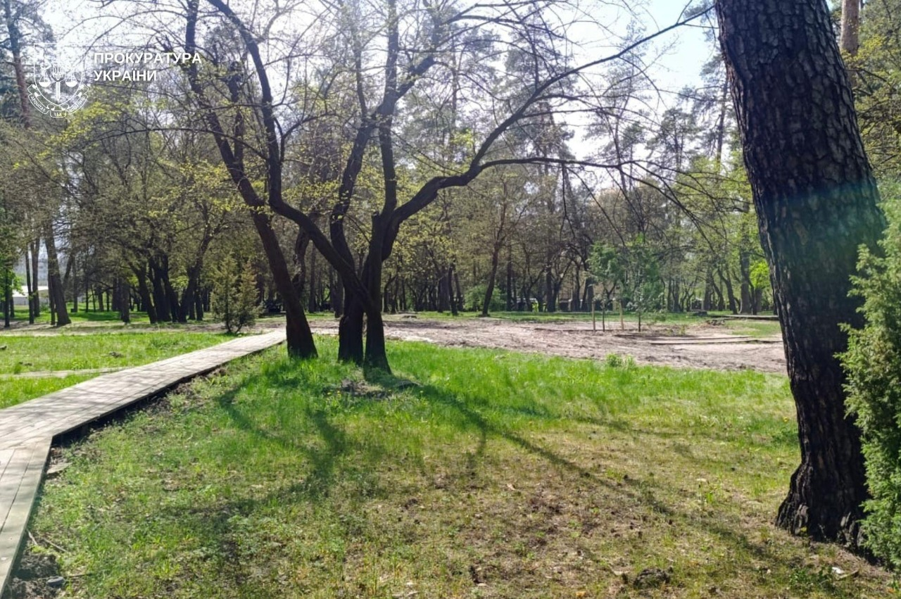 В парку Партизанської слави у Києві знесли незаконне кафе та альтанки — прокуратура