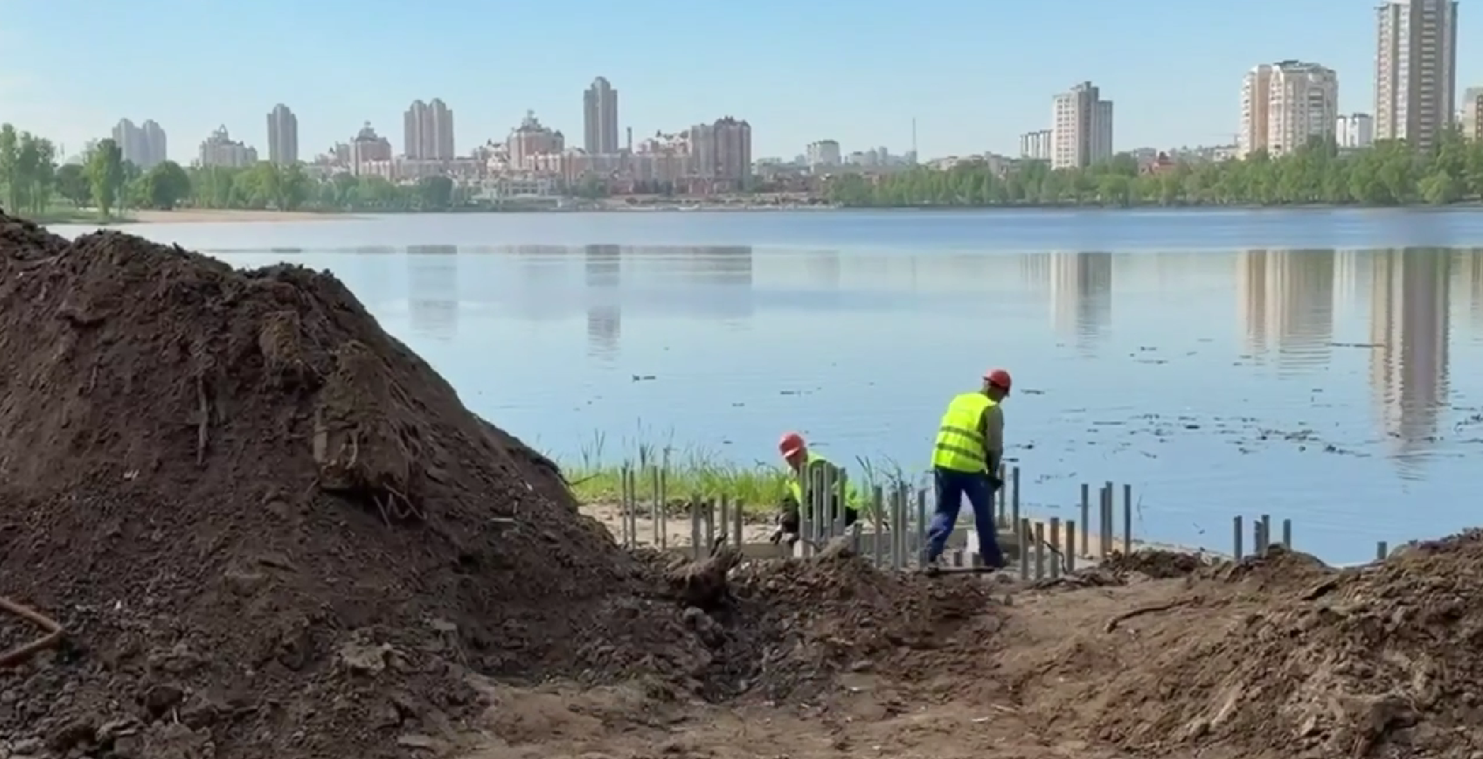 На Оболоні завершують будівництво пішохідного мосту і невдовзі відкриють На Оболоні завершують будівництво пішохідного мосту і невдовзі відкриють