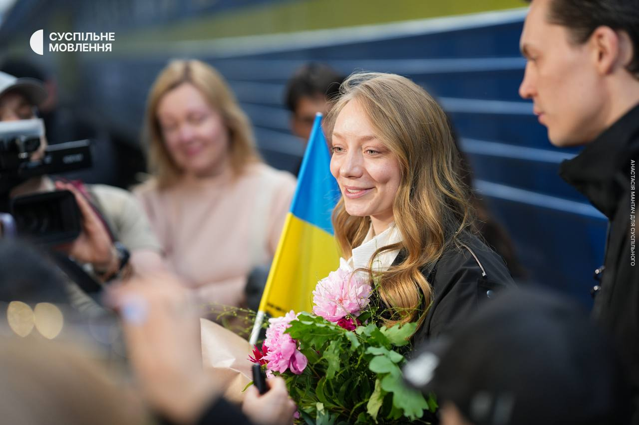 Фото: Анастасія Мантач / Суспільне Мовлення LELÉKA та українська делегація на Євробаченні-2026 повернулися до Києва: фото