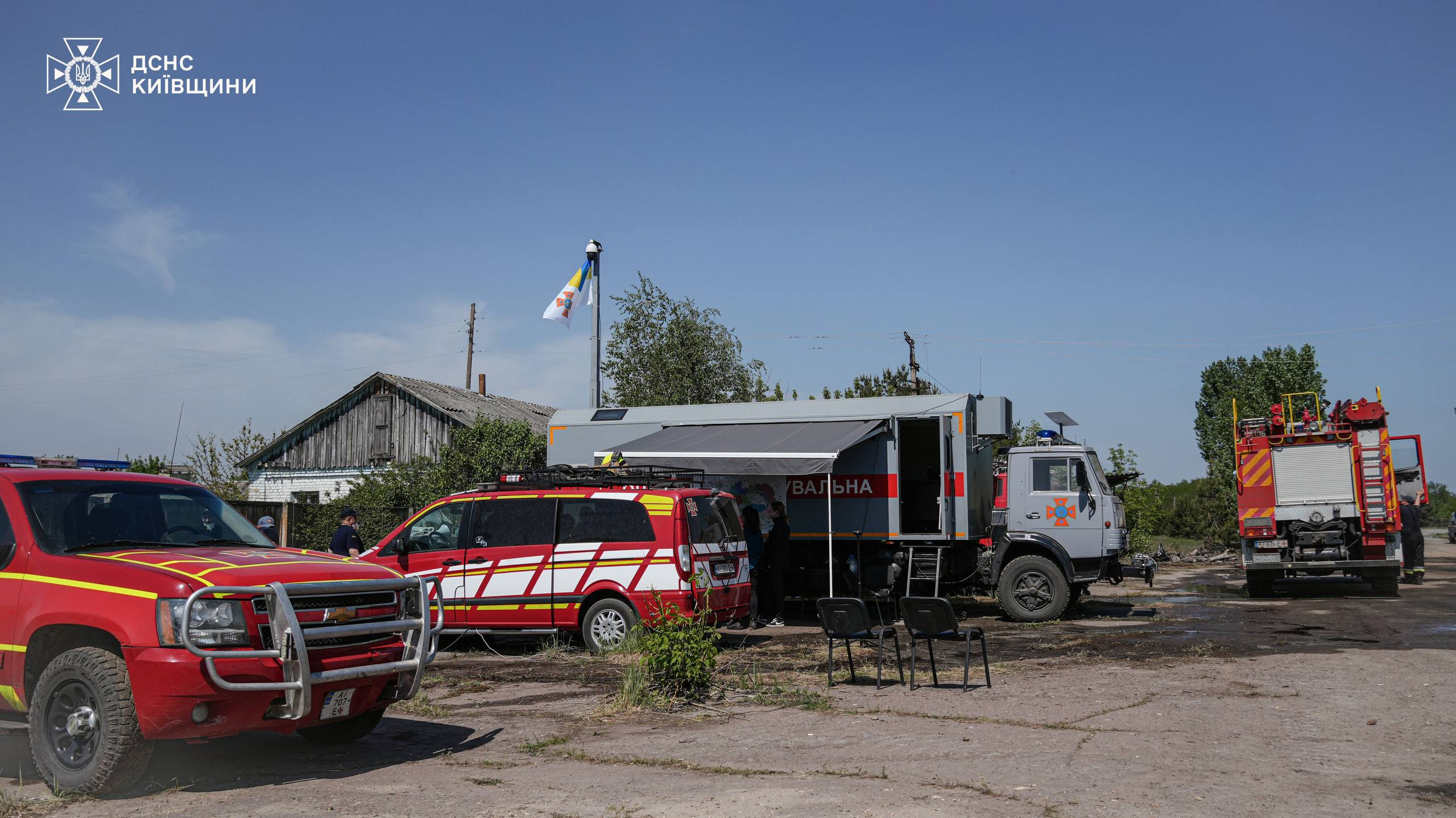 У Зоні відчуження на Київщині гасять пожежу, що виникла внаслідок дронової атаки: фото
