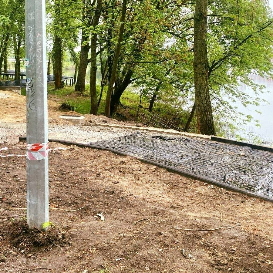 На Оболоні в Києві триває капітальний ремонт парку на Прирічній: фото та подробиці