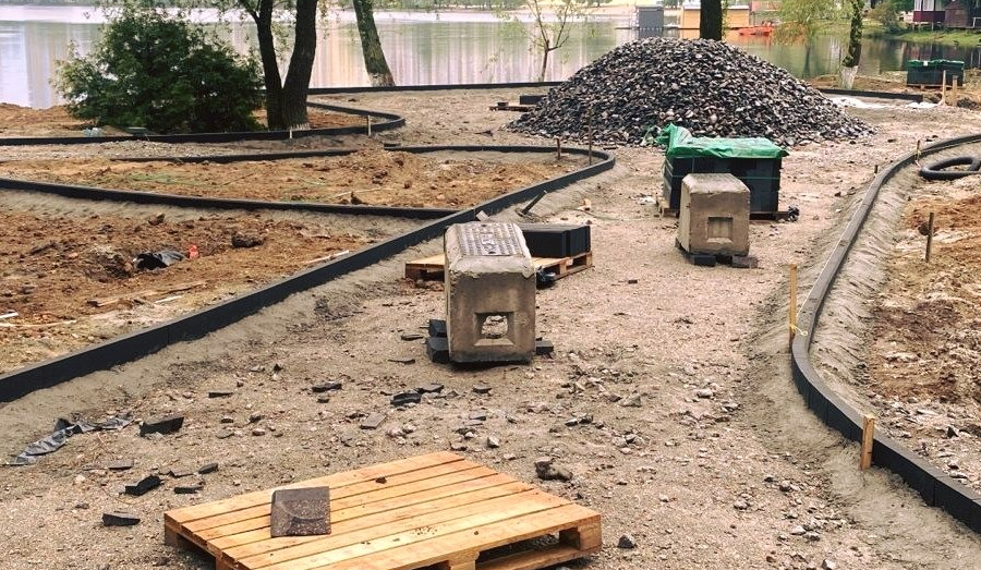 На Оболоні триває капітальний ремонт парку на Прирічній: фото та подробиці