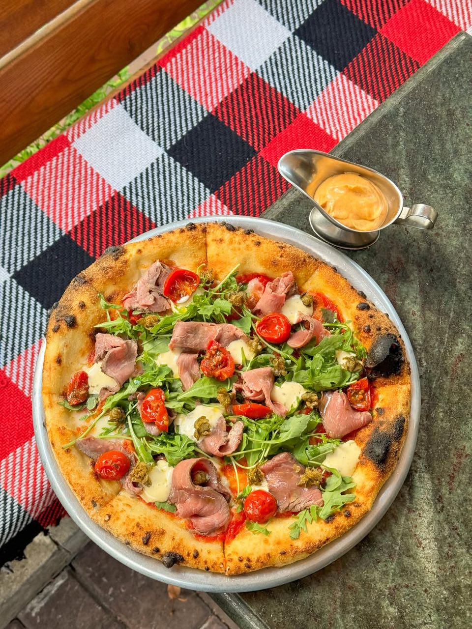Фото: Сицилійський Дворик Pizza Kyiv / Instagram На ВДНГ у Києві відкрився "Сицилійський дворик" з автентичною піцою: адреса, меню та ціни