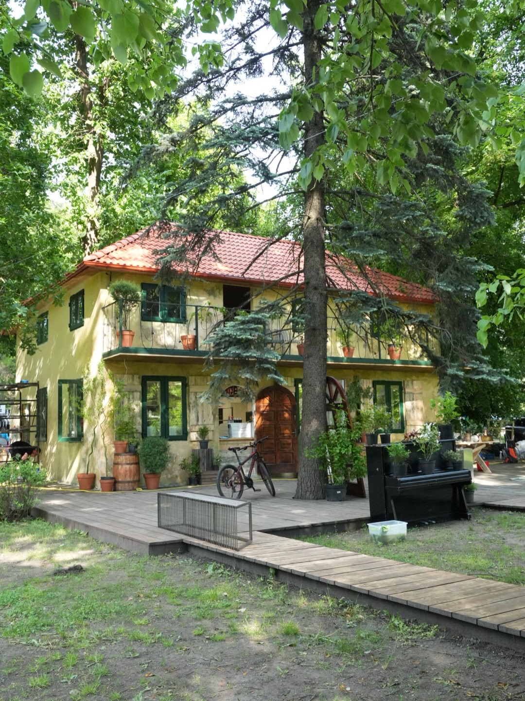 На ВДНГ у Києві відкрився "Сицилійський дворик" з автентичною піцою: адреса, меню та ціни