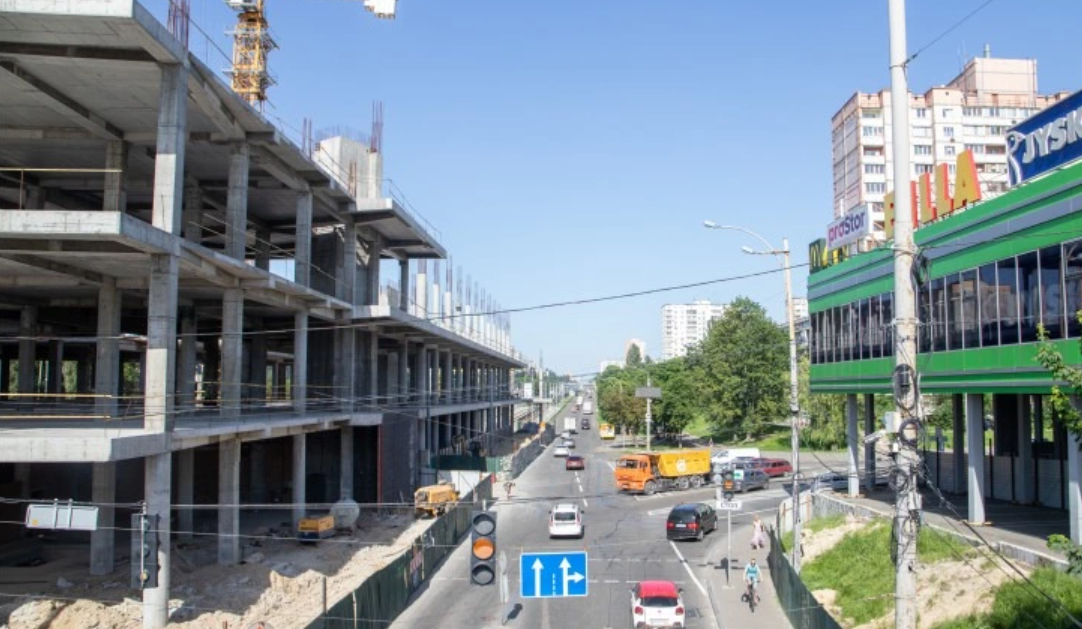 Петиція про демонтаж ТРЦ "April City" набрала голоси: чому кияни вимагають знести споруду