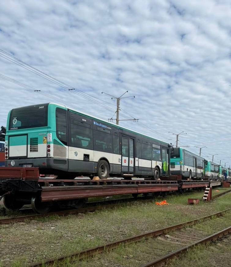 Ще 30 автобусів отримала Київщина від Франції: як їх використовуватимуть