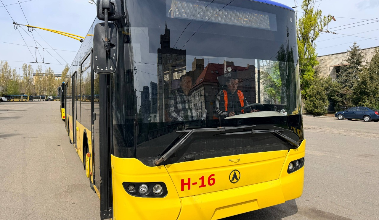 30-31 травня у Києві змінять маршрути кількох автобусів і тролейбуса №34: схеми