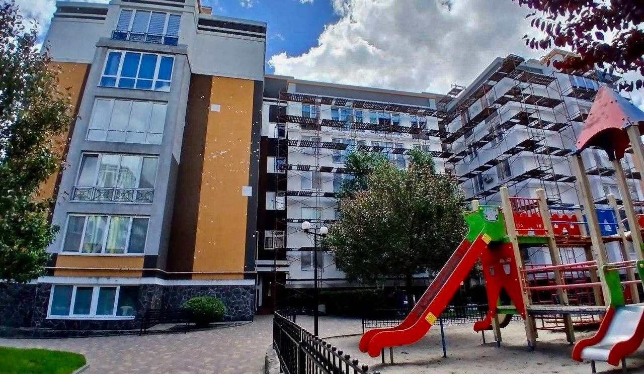 В Ірпені капітально ремонтують пошкоджену росіянами п’ятиповерхівку: подробиці