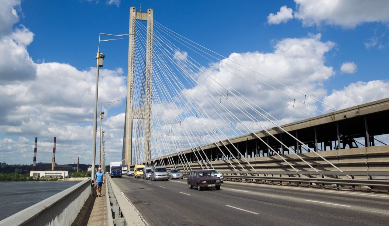 У Києві до 31 жовтня частково обмежать рух Південним мостом: деталі