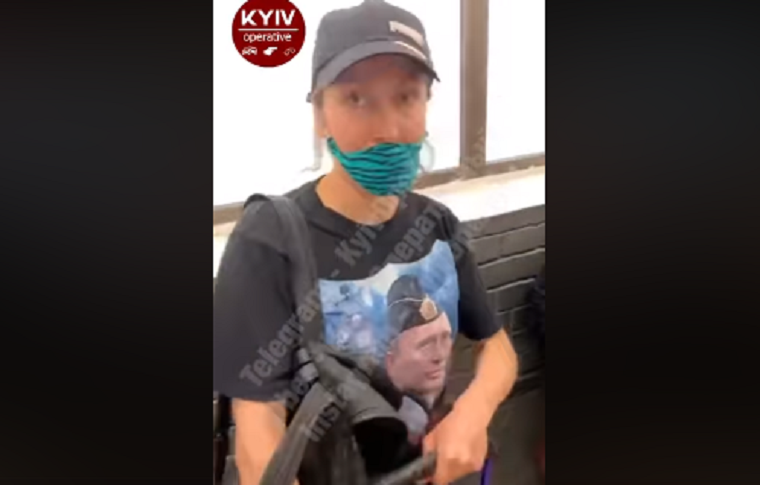 В столичном супермаркете заметили женщину в футболке с Путиным