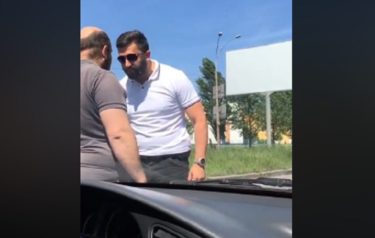 Охранник Олега Ляшко угрожал оппоненту пистолетом во время дорожного конфликта