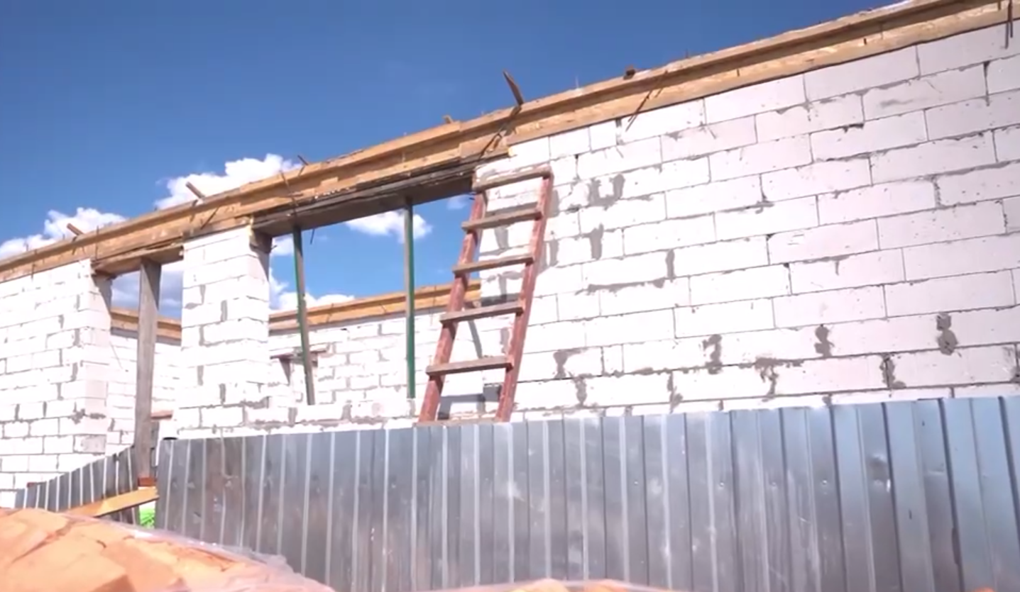 У Дмитрівці будують приватні будинки для тих, хто втратив житло через війну