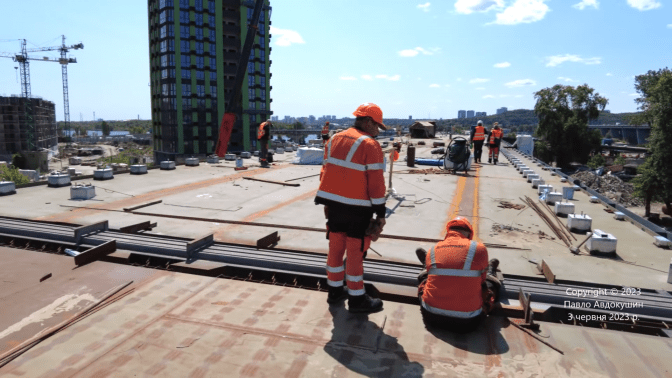 У Києві завершують будівництво з'їздів із Дарницького мосту