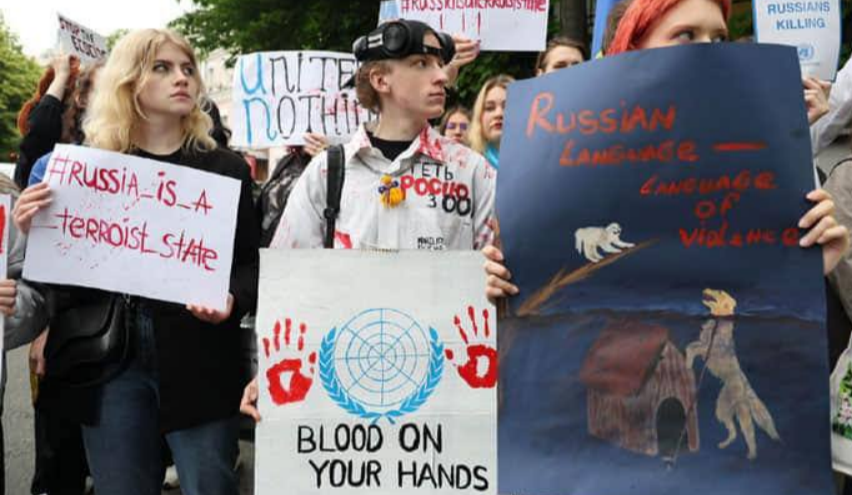 У Києві біля представництва ООН проходить акція протесту: фото