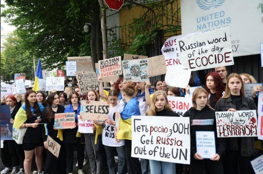 Сьогодні, 8 червня, у Києві біля представництва ООН проходить акція протесту: фото