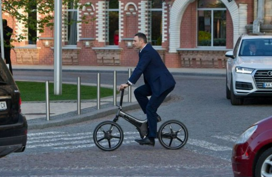 Велосипед Кличка, Кличко продав свій велосипед на аукціоні