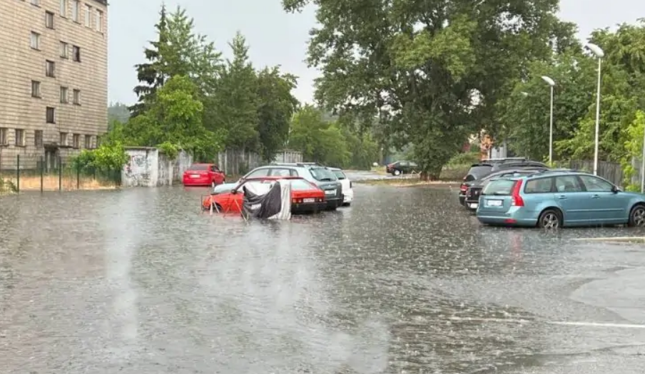 У Києві під час зливи 10 червня випала півмісячна норма опадів: які наслідки