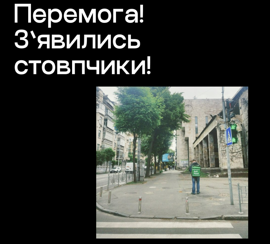 У Києві біля будівлі Квіти України прибрали парковку та встановили антипаркувальні стовпчики